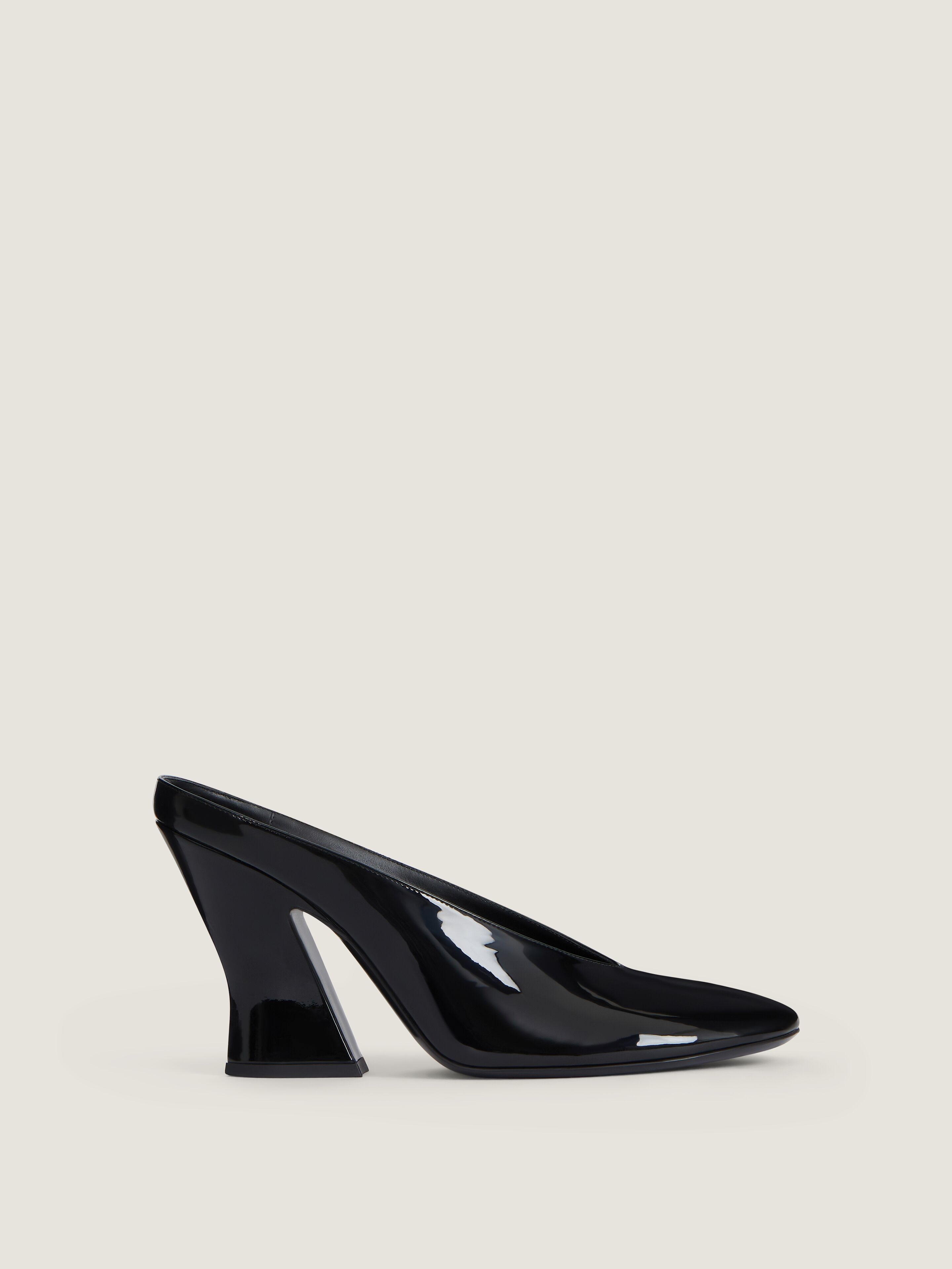 Sculpted heeled mules in patent leather
